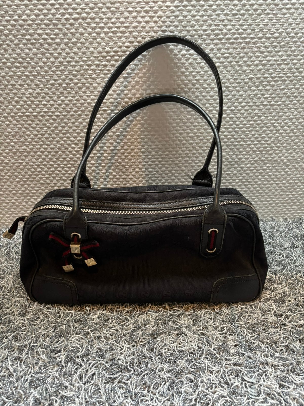 gucci tas met een subtiele logo print, Ophalen of Verzenden, Zo goed als nieuw, Zwart, Schoudertasje