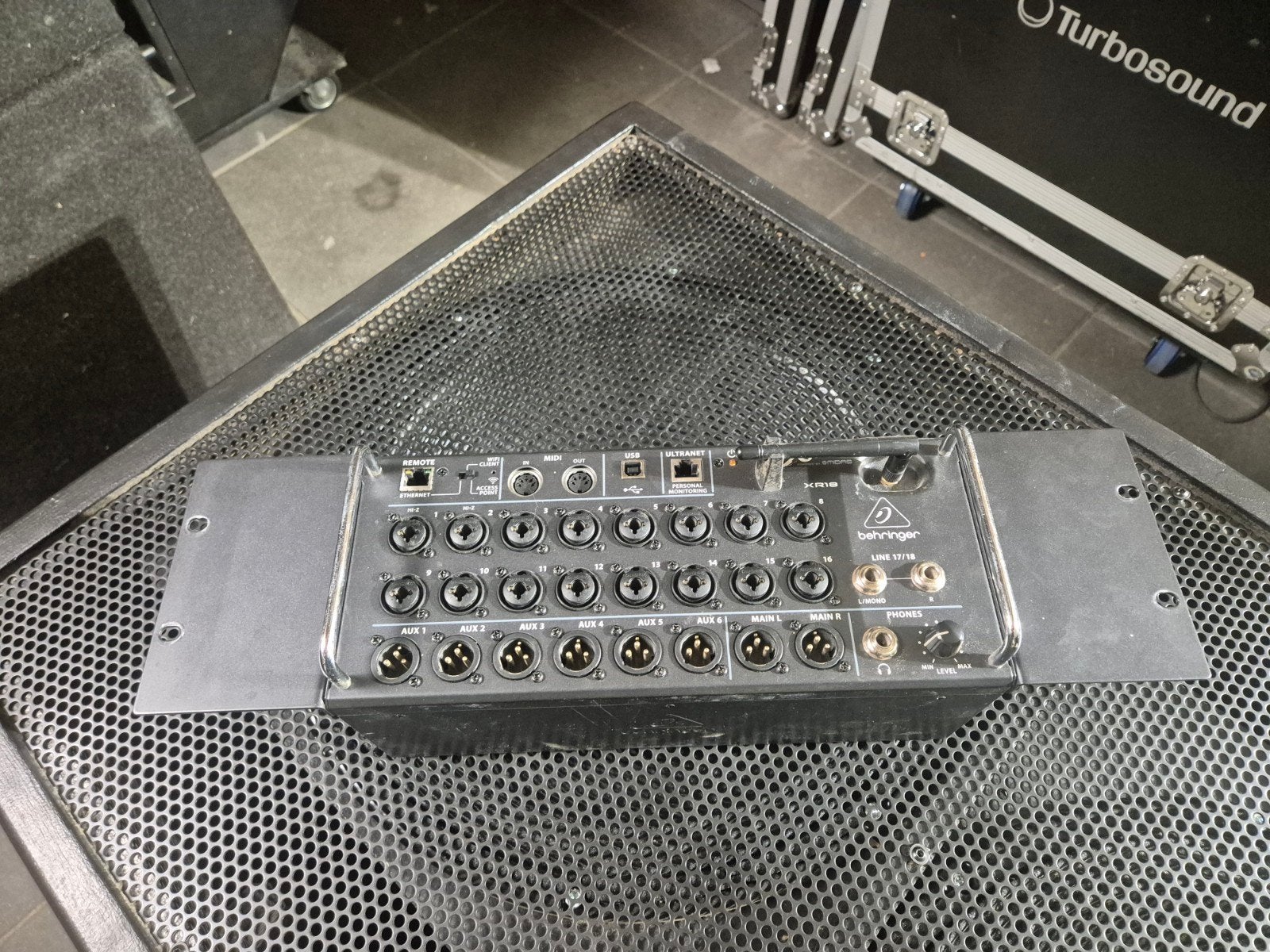 Behringer X AIR XR18 Digitale Mixer, Muziek en Instrumenten, Ophalen of Verzenden, Zo goed als nieuw, 10 tot 20 kanalen
