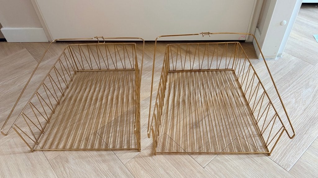 2 goudkleurige draadmanden voor onder plank, Gebruikt, Mand, Metaal, Rechthoekig