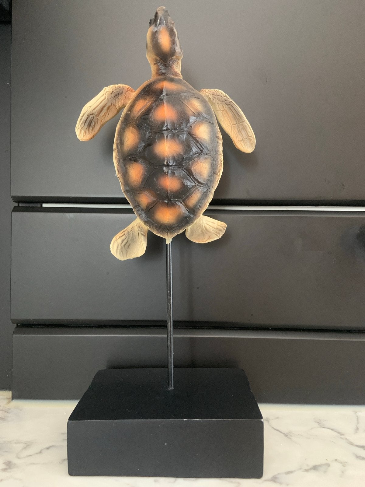 Schildpad op standaard, Ophalen, Zo goed als nieuw, Reptiel of Amfibie, Beeldje of Figuurtje