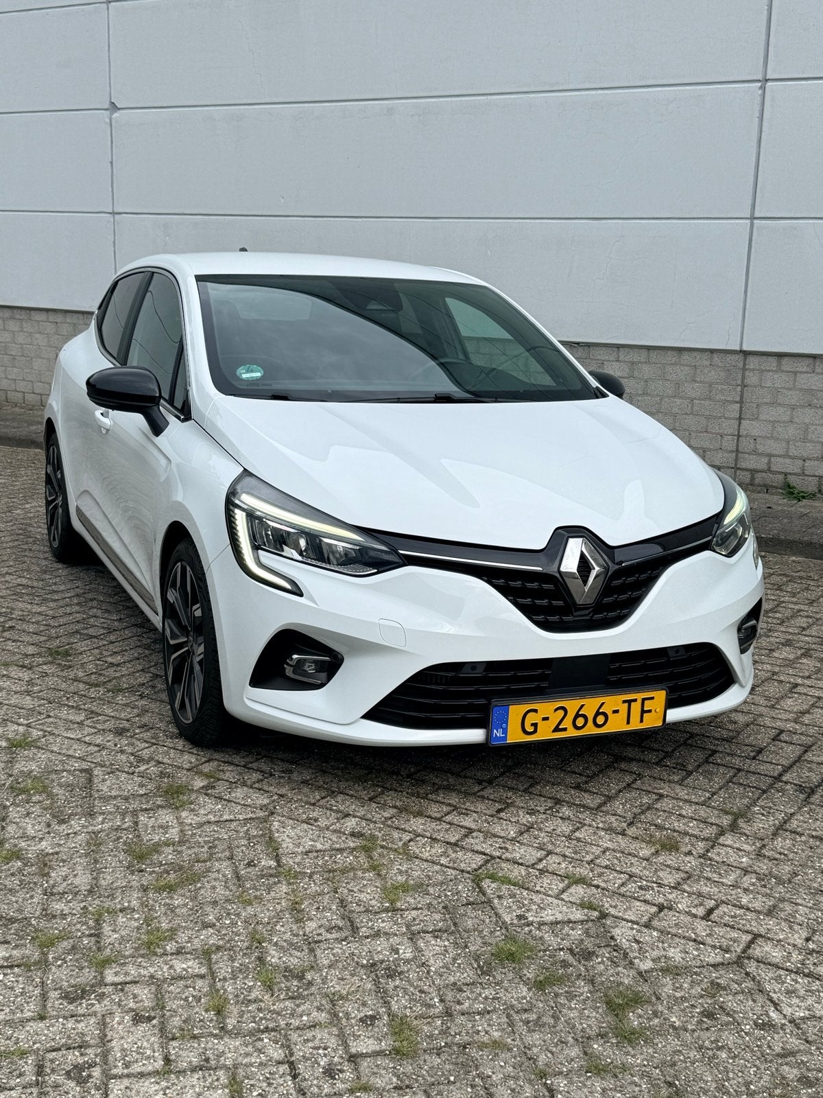 Renault Clio 1.0 TCe 100PK Intens| Bose| Camera| Full option, Voorwielaandrijving, Zwart, 580 kg, 100 pk
