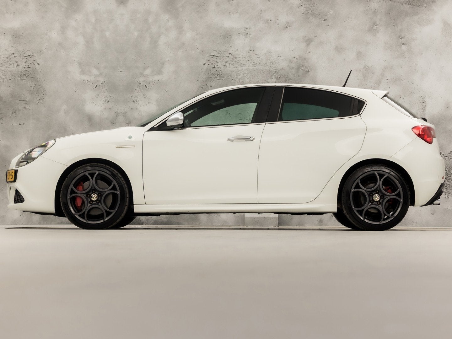 Alfa Romeo Giulietta 1.7 TBi Quadrifoglio Verde 235Pk (APPLE, Auto's, Alfa Romeo, 4 cilinders, Leder en Stof, Wit, Origineel Nederlands