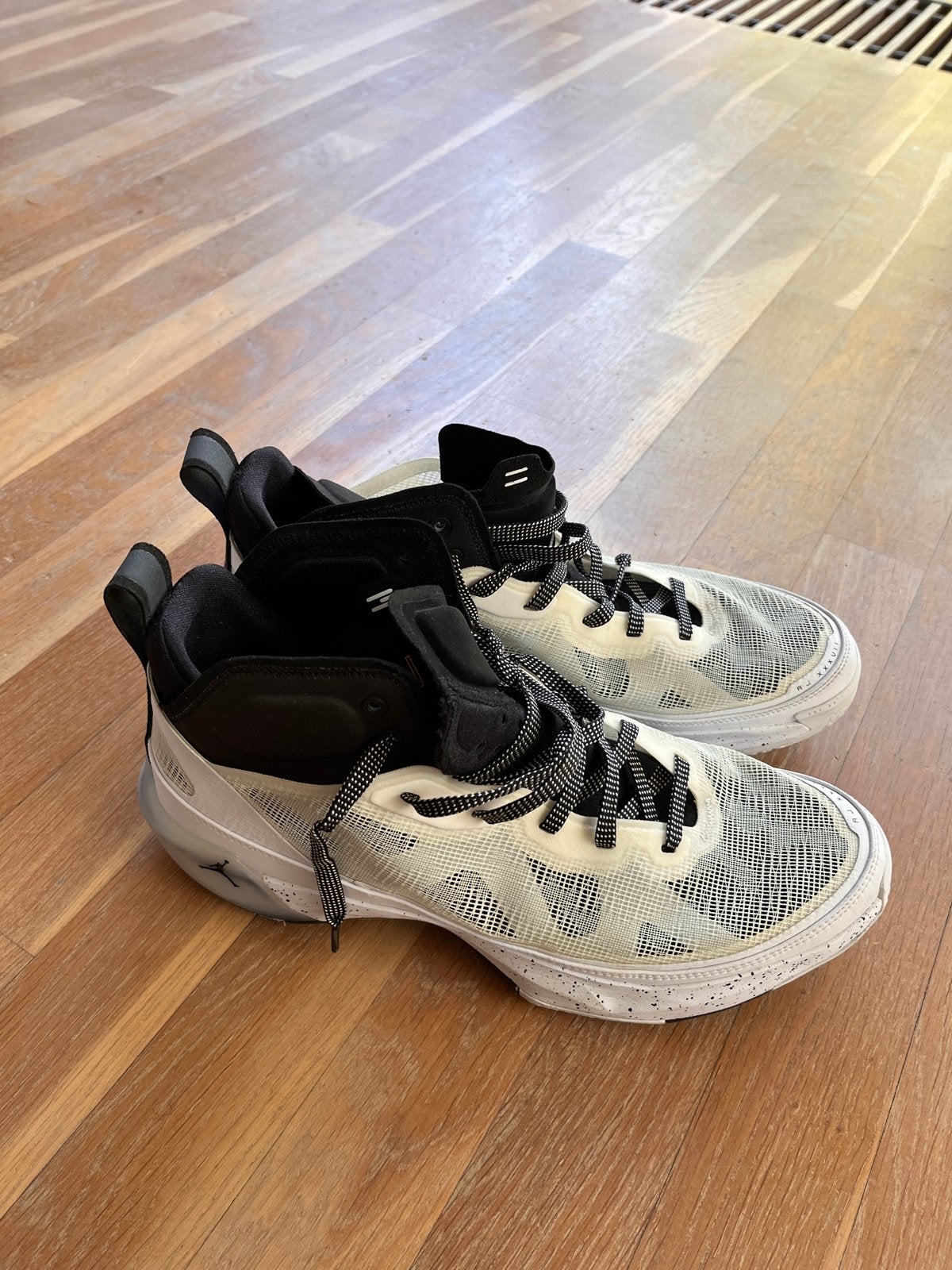 Air Jordan XXXVII maat 46/12, Ophalen of Verzenden, Gedragen, Wit, Sportschoenen