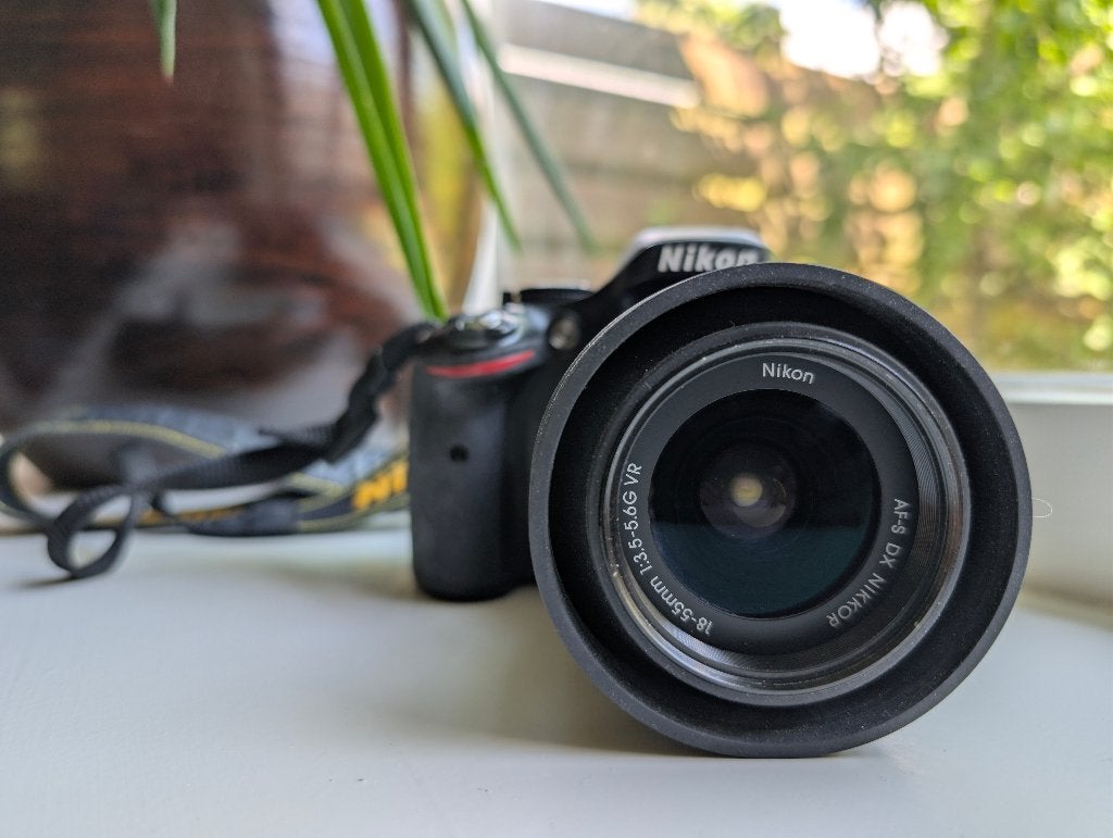 Nikon D5200 kit compleet met 18-55mm lens en accessoires, Audio, Tv en Foto, Fotocamera's Digitaal, Spiegelreflex, Kantelbaar/draaibaar scherm