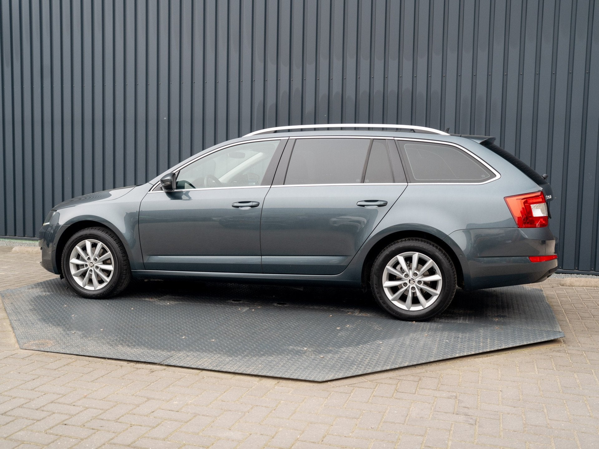Skoda Octavia Combi 1.0 TSI Greentech Style Business Prijs R, Auto's, Voorwielaandrijving, Stof, Gebruikt, Met garantie (alle)