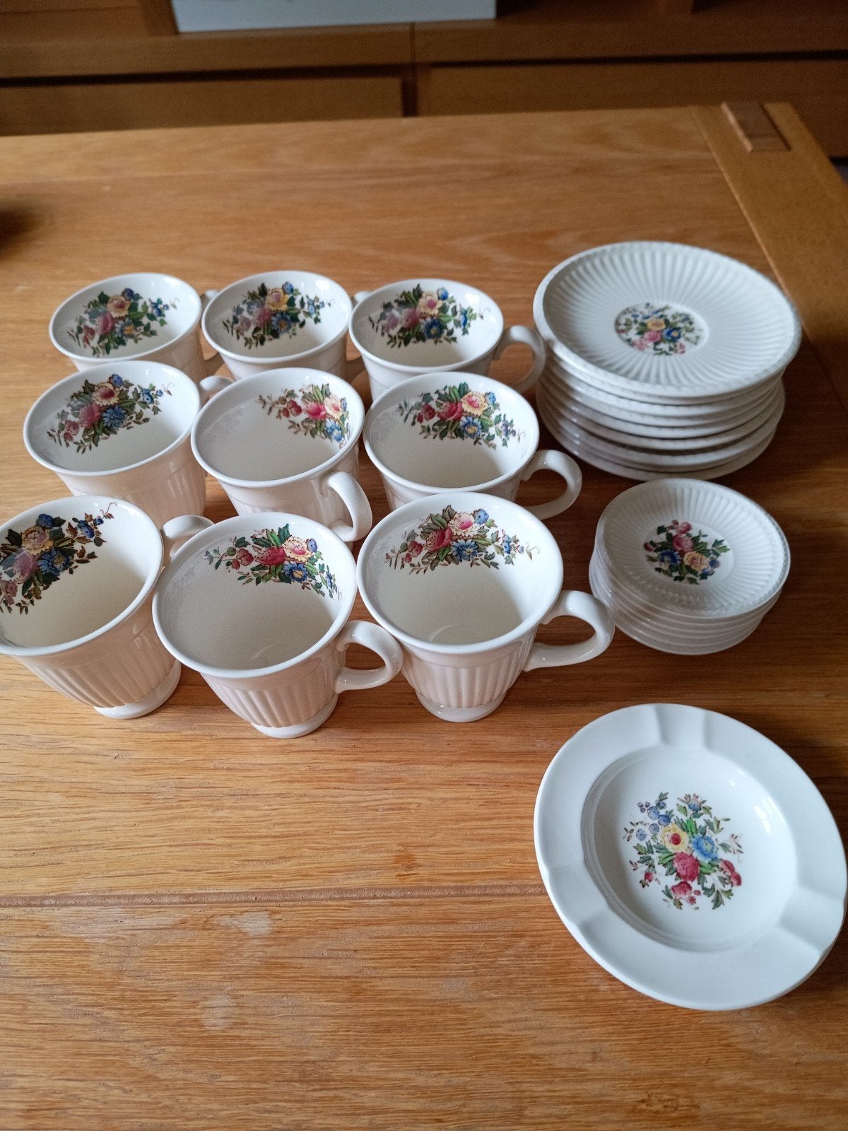 Wedgwood Conway Koffieservies en bonbon bordjes, Ophalen, Zo goed als nieuw, Porselein, Kop(pen) en/of Schotel(s)