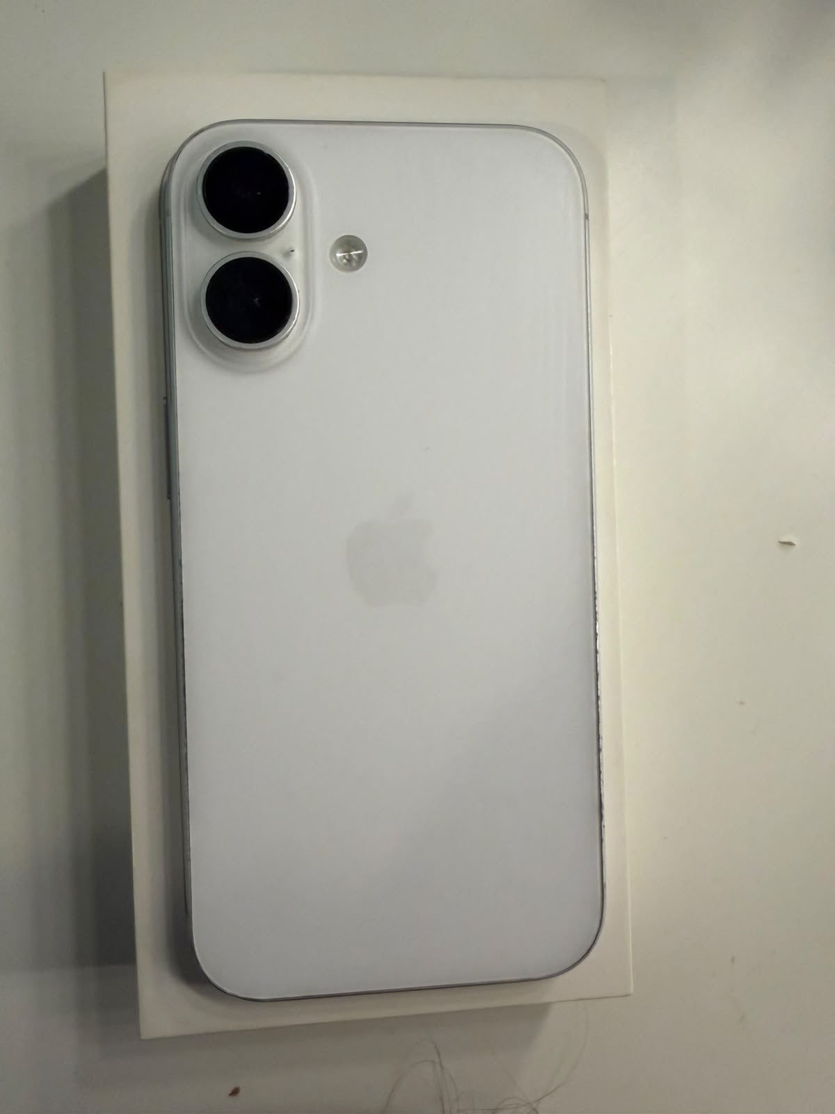 Foto 8 van Iphone 16 white 128GB