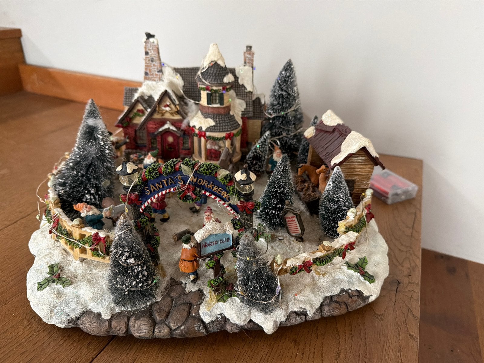Kerstdorp Santa’s Workshop – met werkende verlichting, Ophalen, Gebruikt