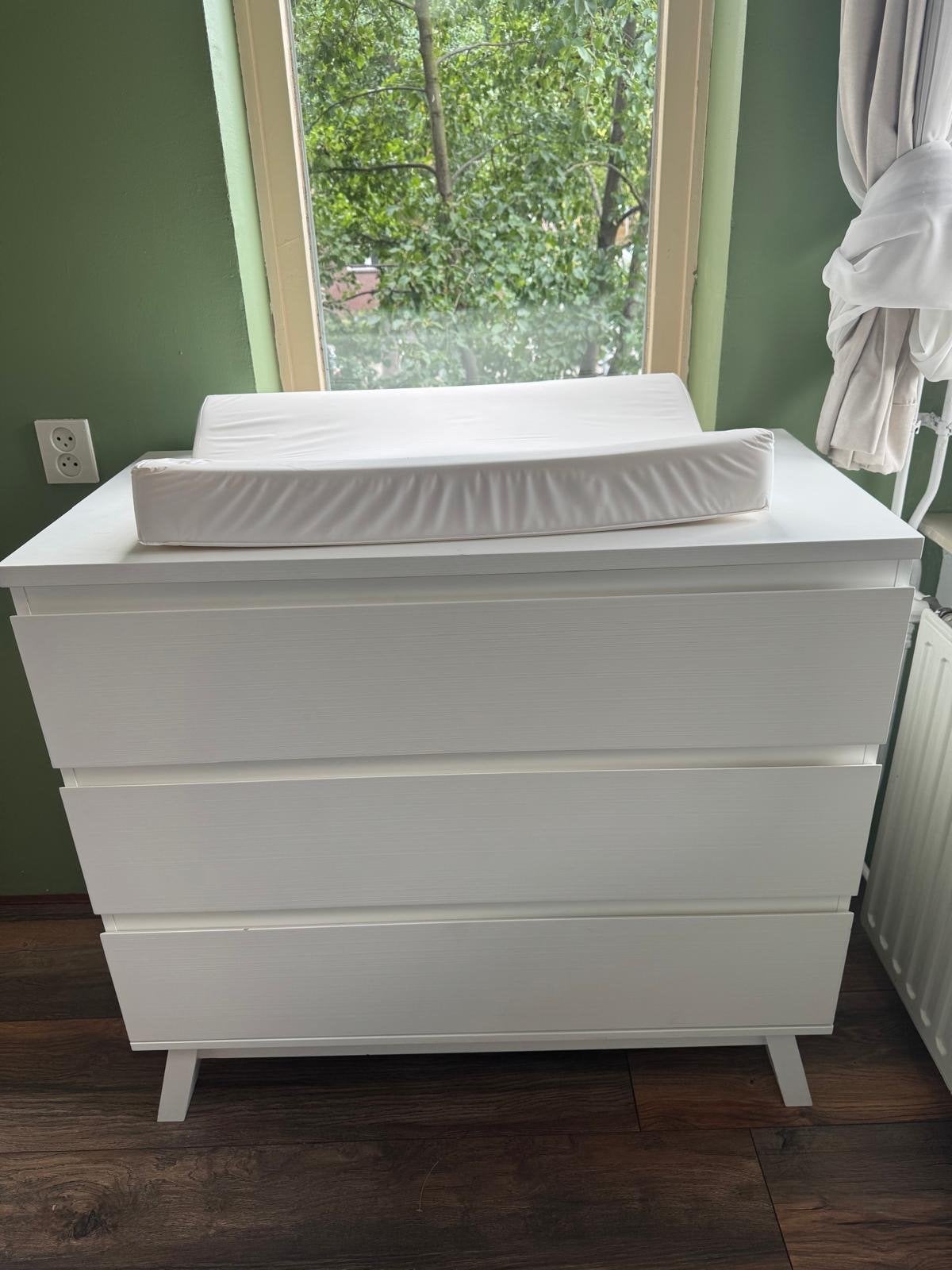 TWF Kinderkamer meubels: Ledikant, Commode, Hanglegkast, Ophalen, Zo goed als nieuw, Jongetje of Meisje