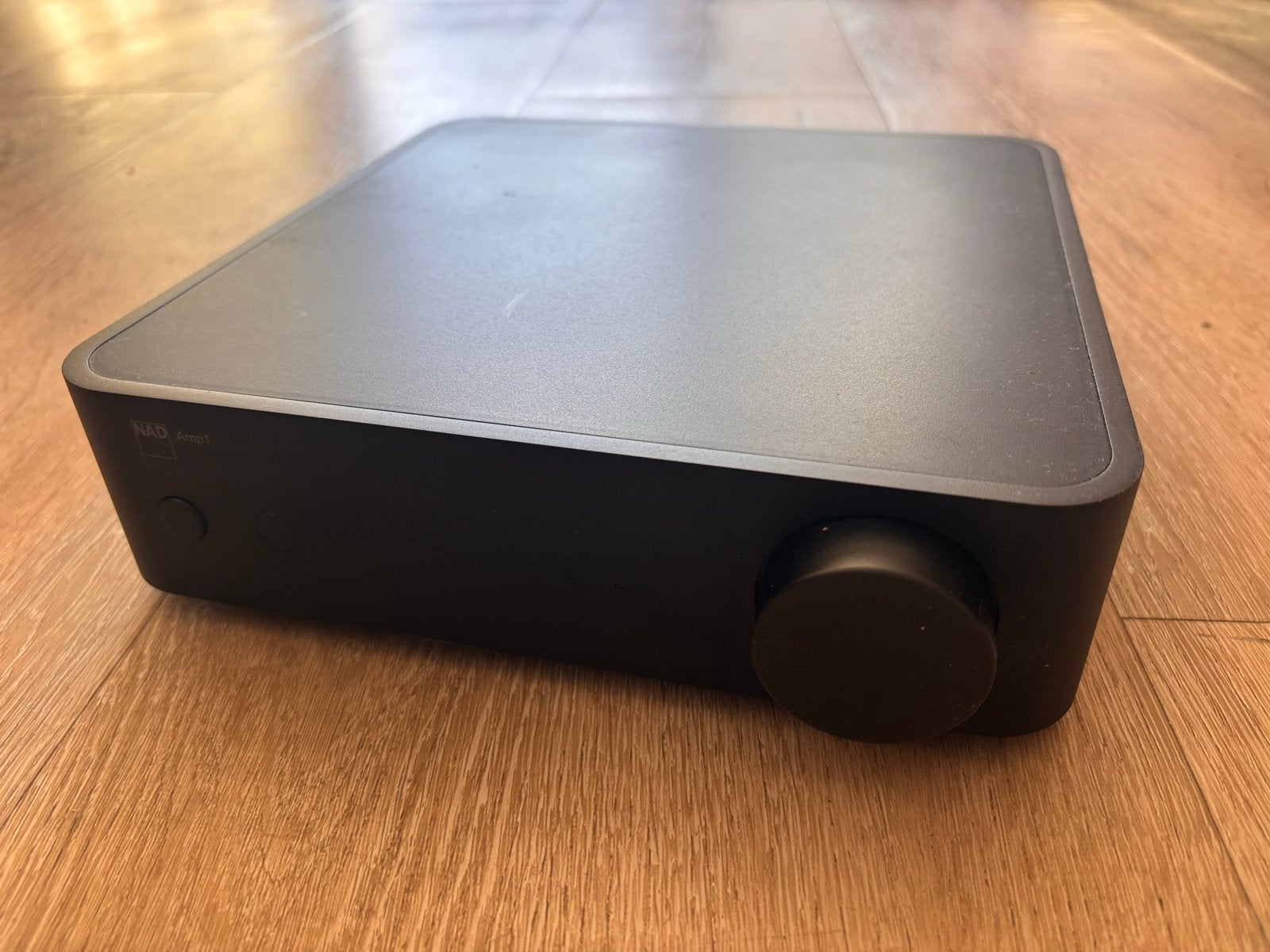 NAD Amp1 Versterker met Chromecast + Speakerkabels