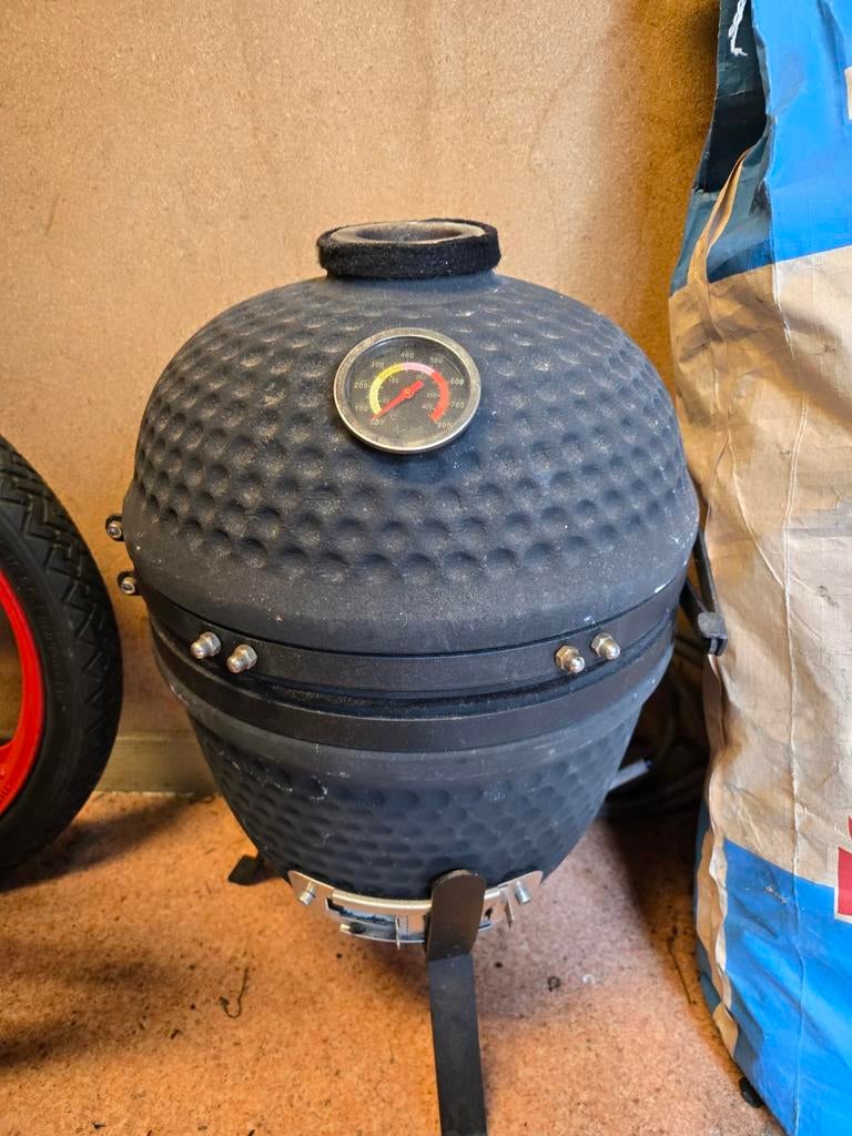 13" Kamado BBQ, Ophalen, Gebruikt, Onbekend, Met accessoires