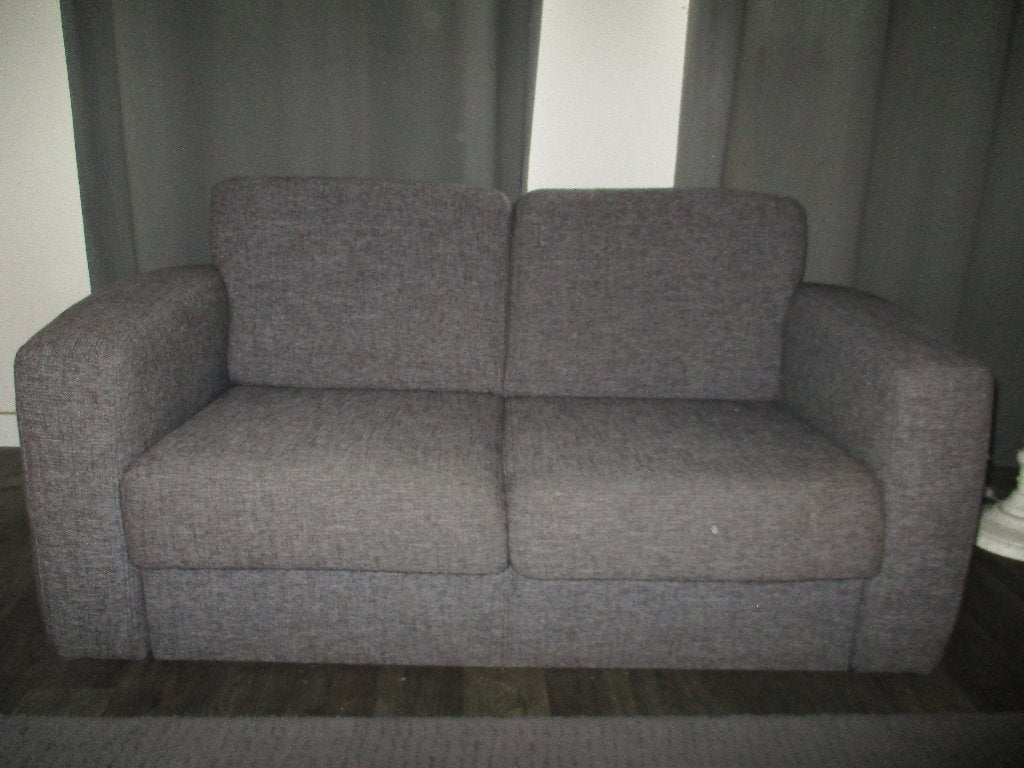 Een leuke tweezits grijs bankje stof netjes, Ophalen, 150 tot 200 cm, Tweepersoons, 75 tot 100 cm