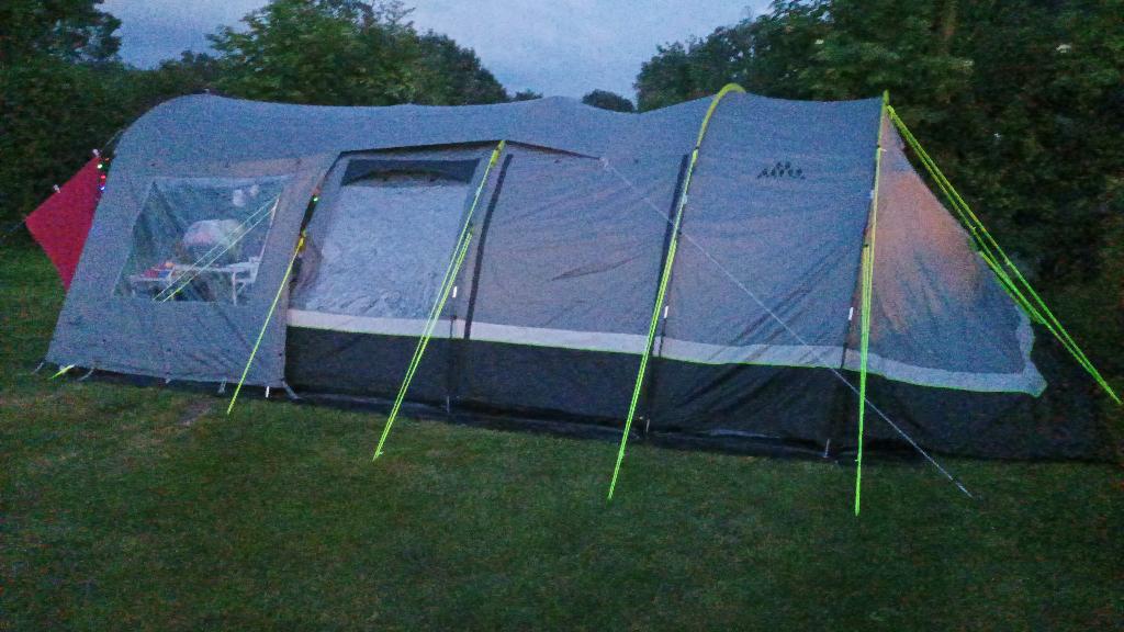 Tunneltent Cool and Dark, Caravans en Kamperen, Tenten, Ophalen, Zo goed als nieuw, Tot en met 6