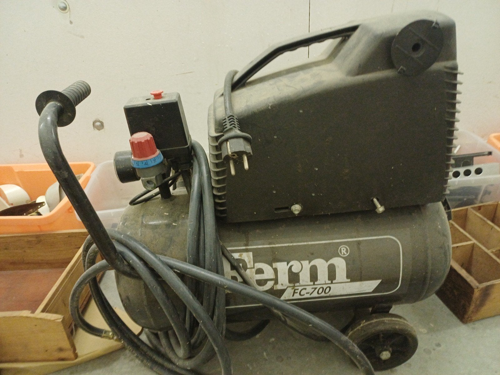 Ferm FC-700 Compressor met Kovax schr.machine en accessoires, Gebruikt, 6 tot 10 bar, Ophalen of Verzenden, 25 tot 100 liter