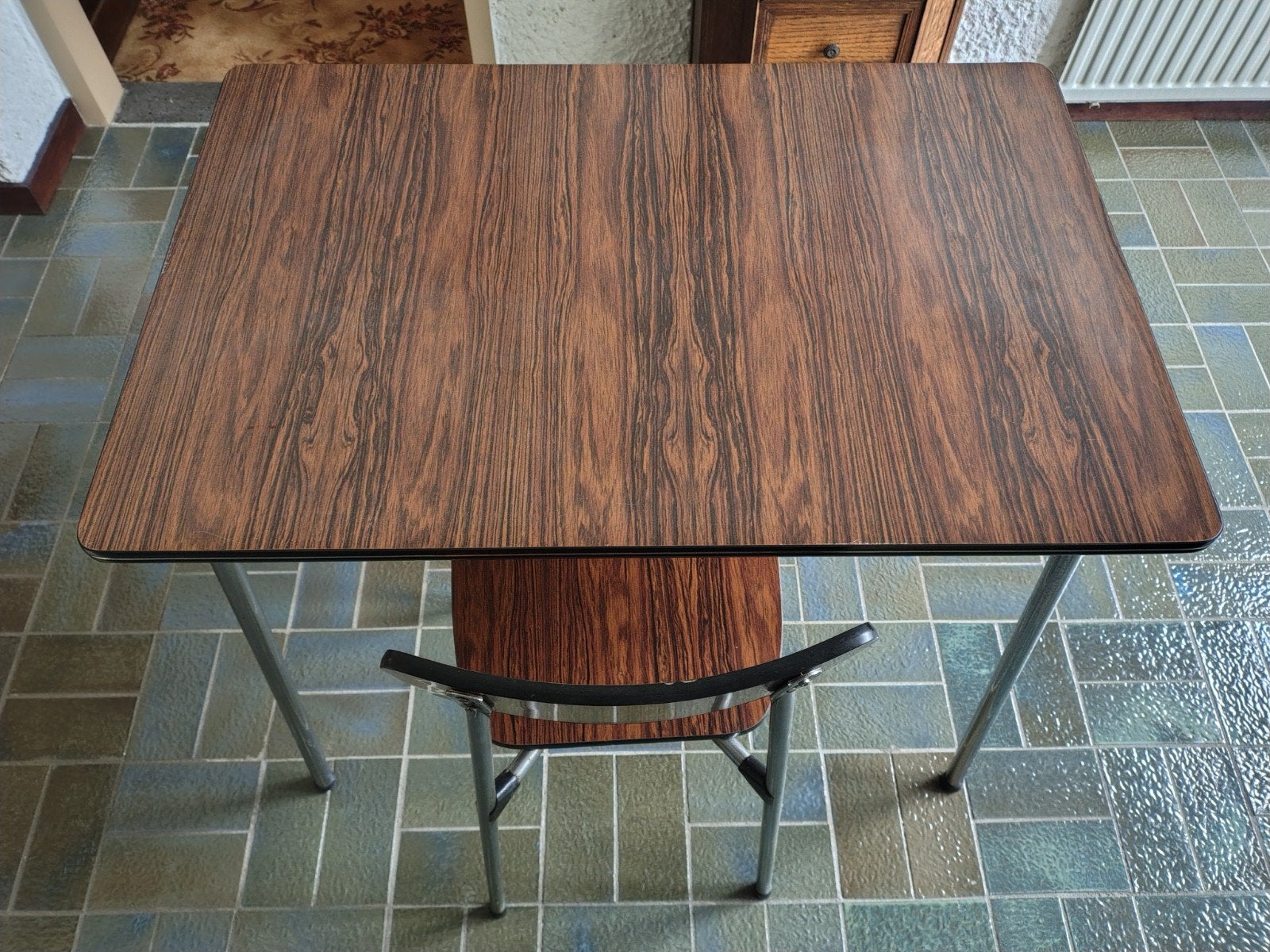 Vintage eettafel met stoel - Hout en metaal, Huis en Inrichting, Gebruikt, 100 tot 150 cm, Tot twee personen, Rechthoekig