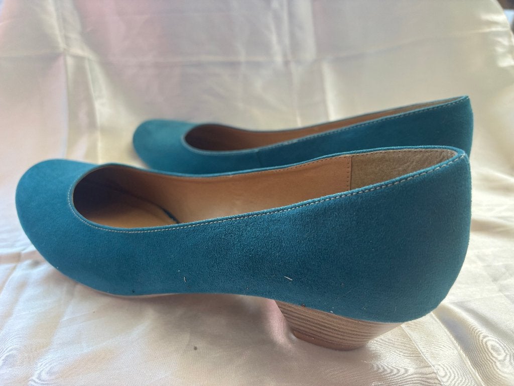 Elegante turquoise suède pumps met lage hak, Schoenen met lage hakken, Ophalen of Verzenden, Zo goed als nieuw, Emilio Luca