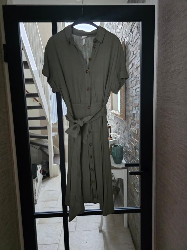 Te koop groene dames jurk, merk H&M, maat 40, Kleding | Dames, Jurken, Maat 38/40 (M), H&M, Ophalen of Verzenden, Zo goed als nieuw