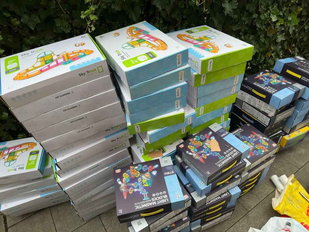Grote partij magnetisch speelgoed - Sky Track & Light Magnet, Kinderen en Baby's, Speelgoed | Bouwstenen, Ophalen of Verzenden