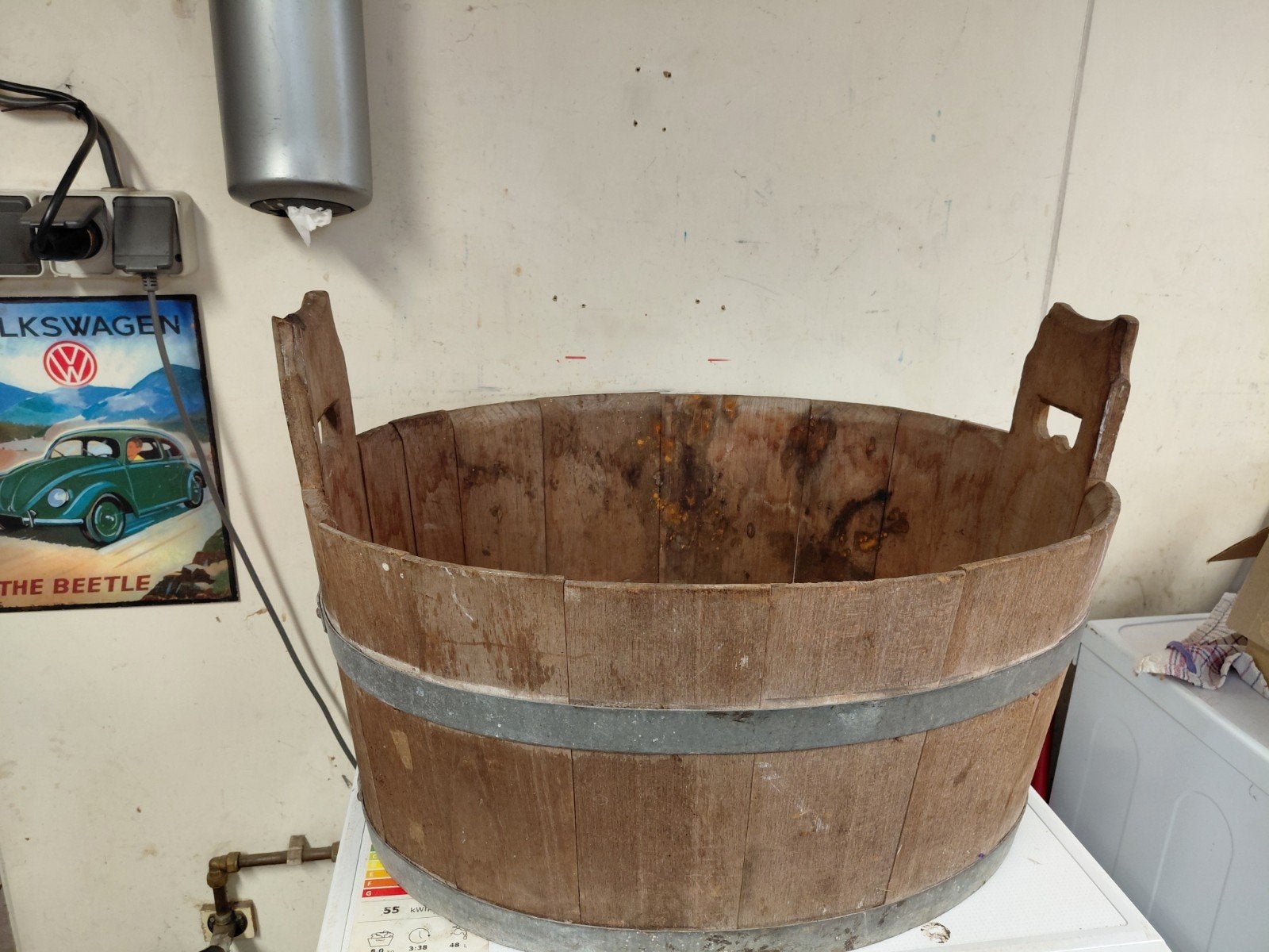 Antieke houten wastobbe met metalen banden, Ophalen