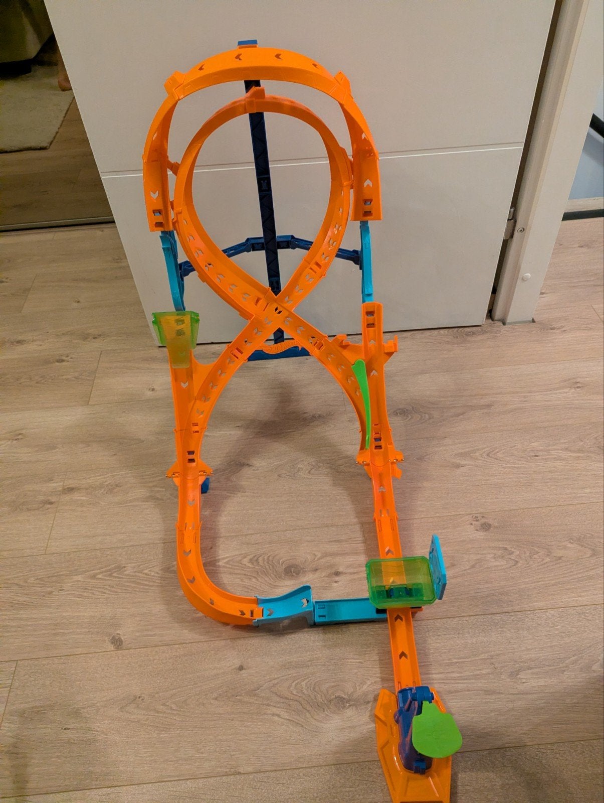 Hot Wheels Action Vertical 8 Jump, Kinderen en Baby's, Speelgoed | Racebanen, Ophalen of Verzenden, Gebruikt, Handmatig, Hot Wheels