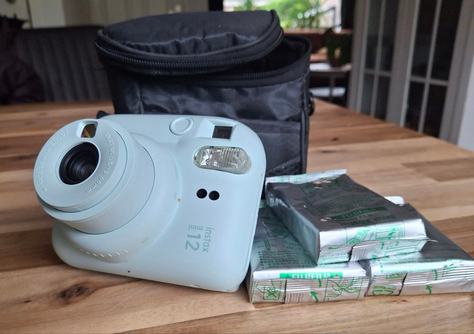 Instax Mini 12 camera met hoes en 30 foto's, Nieuw, Instant camera, Ophalen of Verzenden, Fujifilm
