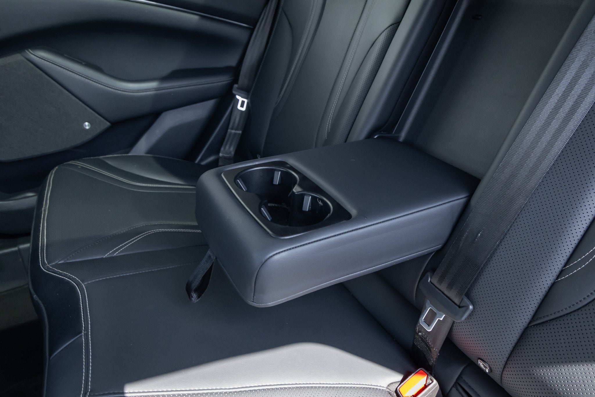 Foto 32 van Ford Mustang MACH-E Extended RWD 98 kWh soh95% panoramadak |