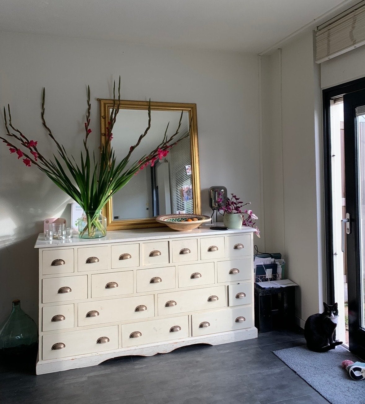 Witte houten ladekast met veel opbergruimte, Huis en Inrichting, Ophalen, Gebruikt, 5 laden of meer, 150 tot 200 cm