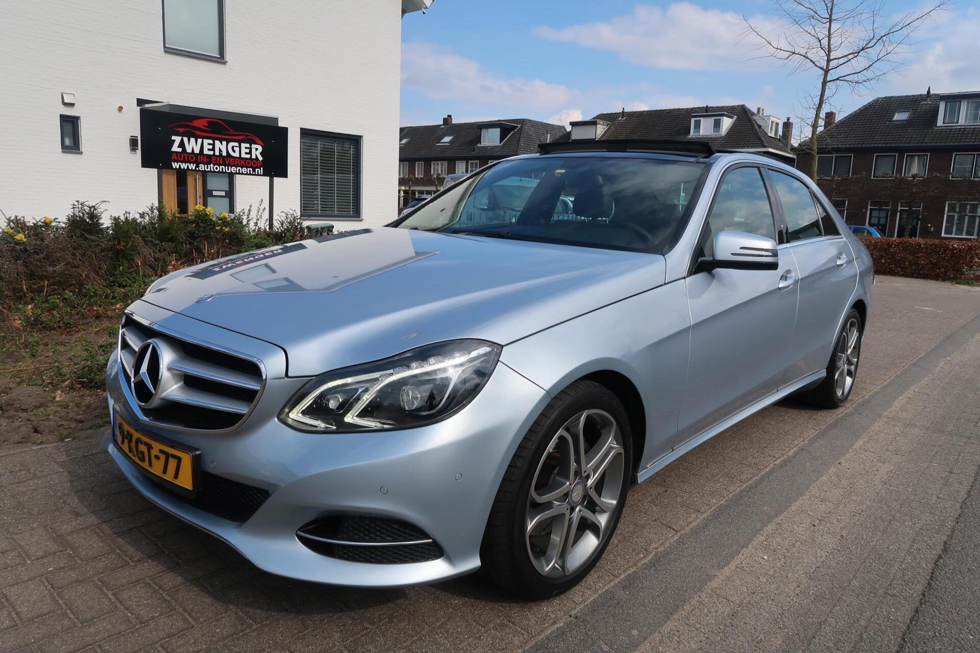 Mercedes E-klasse 200 Aut FACELIFT|PANORAMADAK|TREKHAAK|SPOR, Auto's, Automaat, Achterwielaandrijving, Gebruikt, 4 cilinders