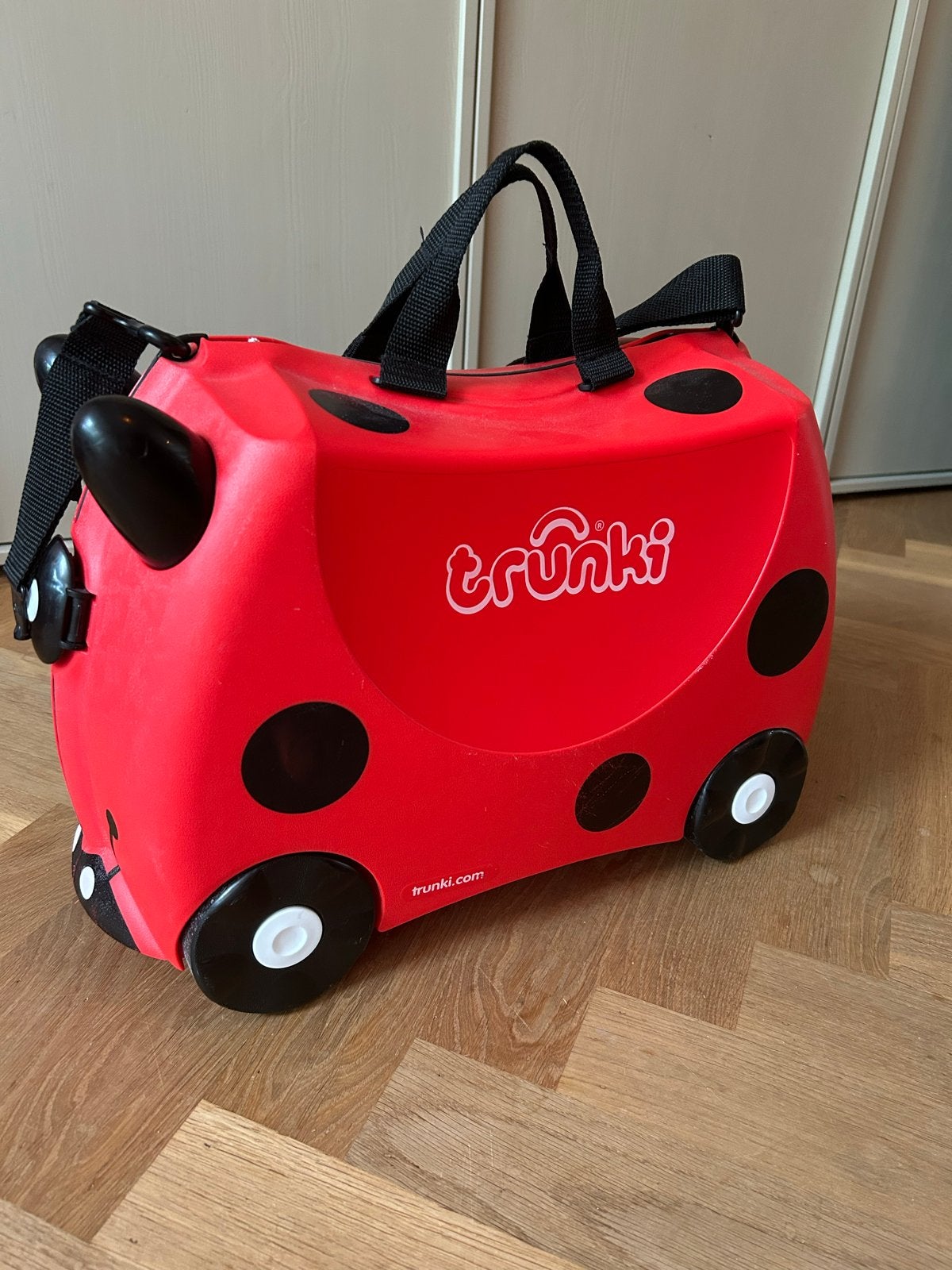 Trunki Kever Kinderkoffer - Rood met Zwarte Stippen, Ophalen of Verzenden, Zo goed als nieuw