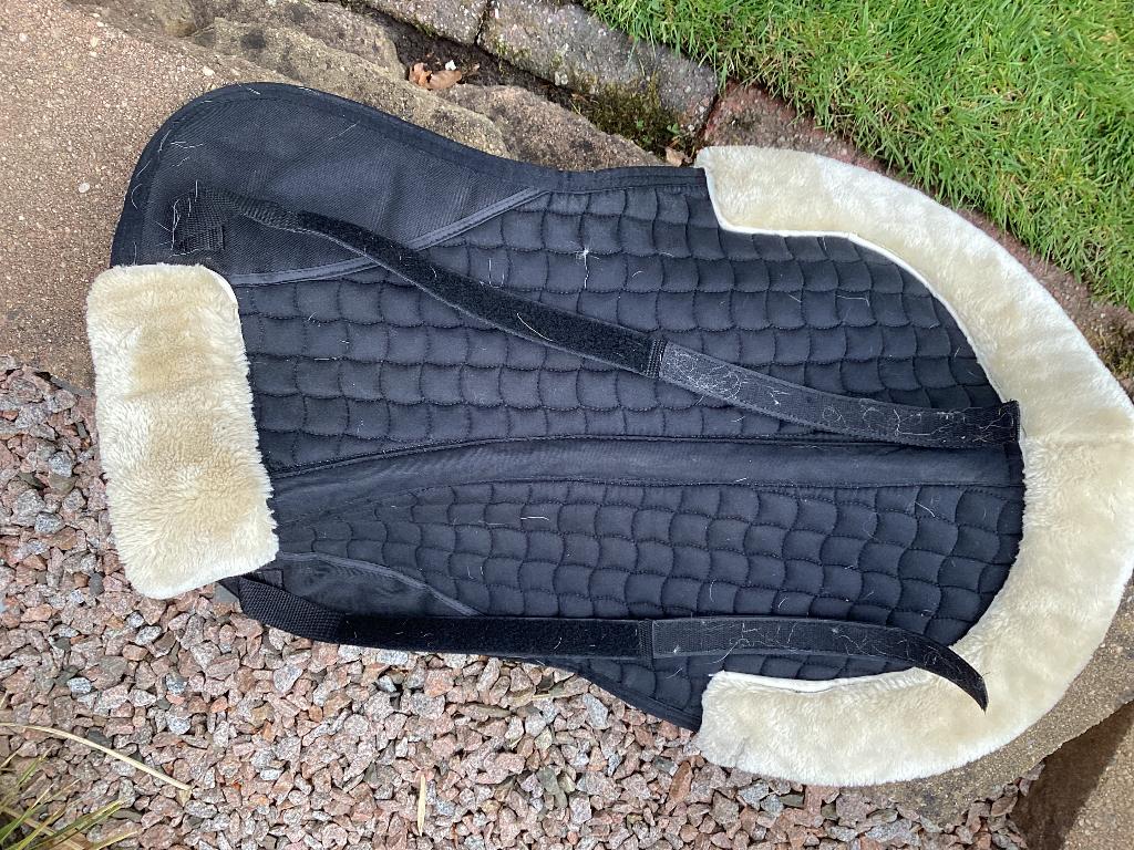 Zadelonderlegger  met bont, Horsegear, Ophalen of Verzenden, Zo goed als nieuw, Zadelpad