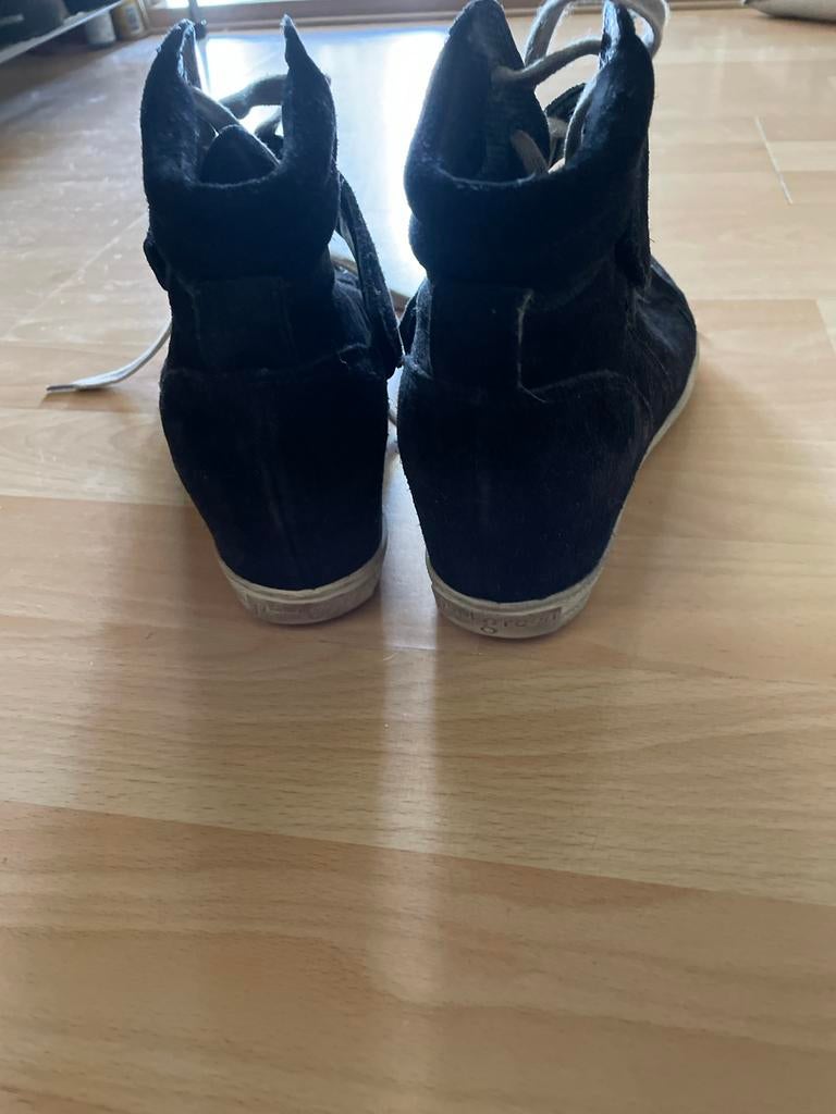 Paul Green. Zwarte suède sneakers met sleehak, Ophalen of Verzenden, Zo goed als nieuw, Zwart, Sneakers of Gympen