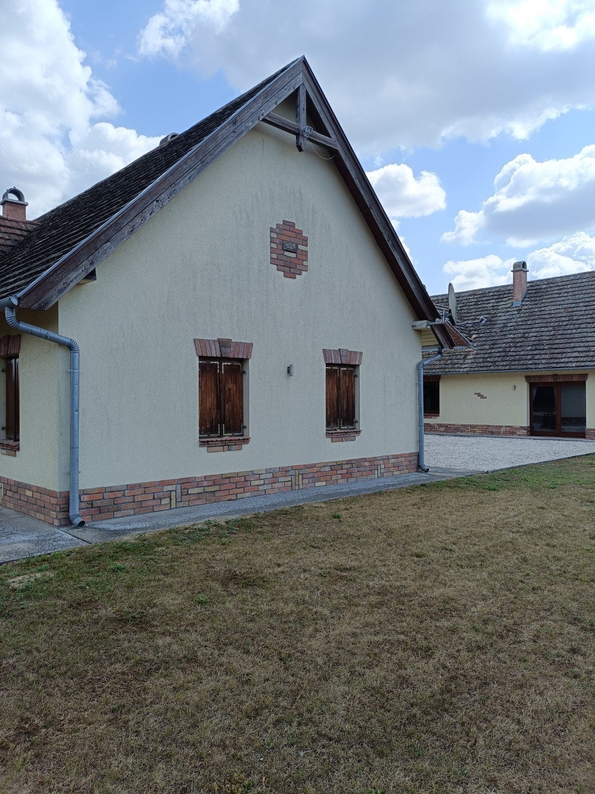 te koop in Hongarije mega woonboerderij lajosmize, Huizen en Kamers, 10 kamers, Overige soorten, Lajosmize, Overig Europa