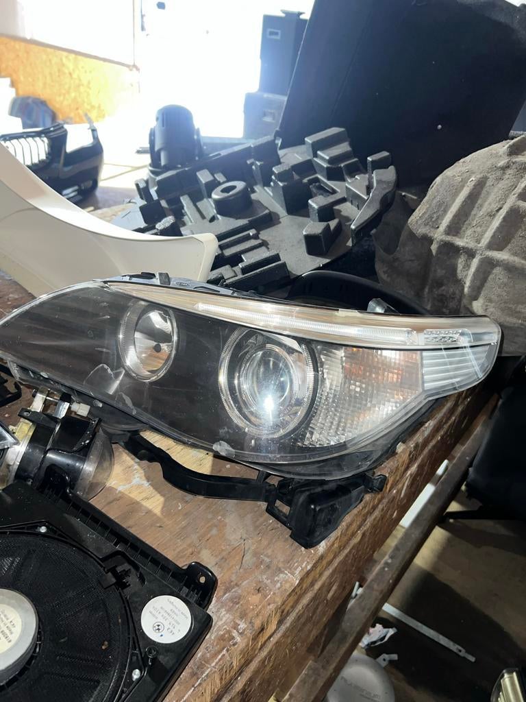 BMW E60 Xenon Koplamp - Ophangpuntje defect, te repareren, Auto-onderdelen, Verlichting, Ophalen, Gebruikt, BMW
