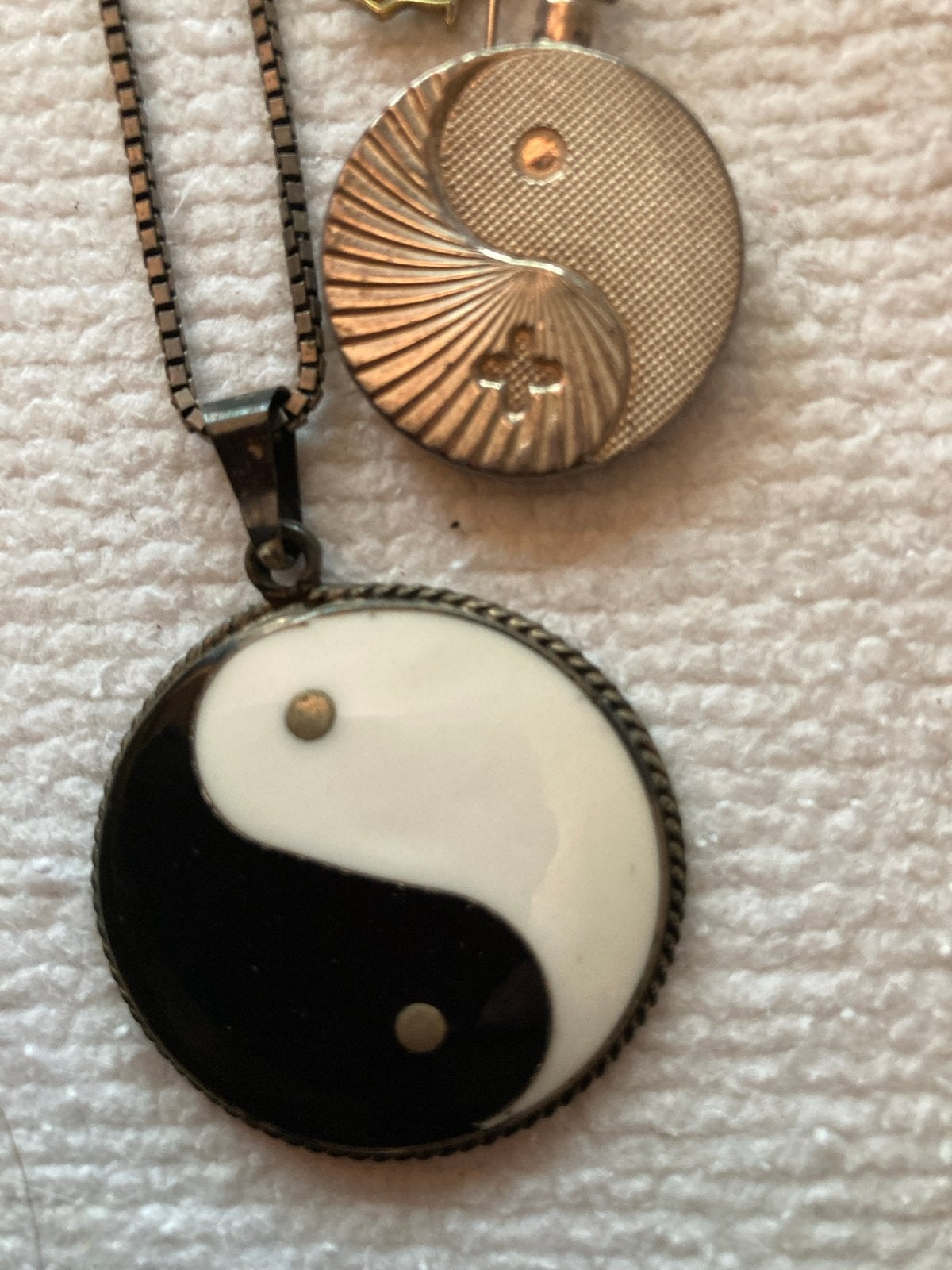 Yin Yang Hanger Ketting - Zwart en Wit Emaille, Zwart, Ophalen of Verzenden, Zo goed als nieuw, Overige materialen