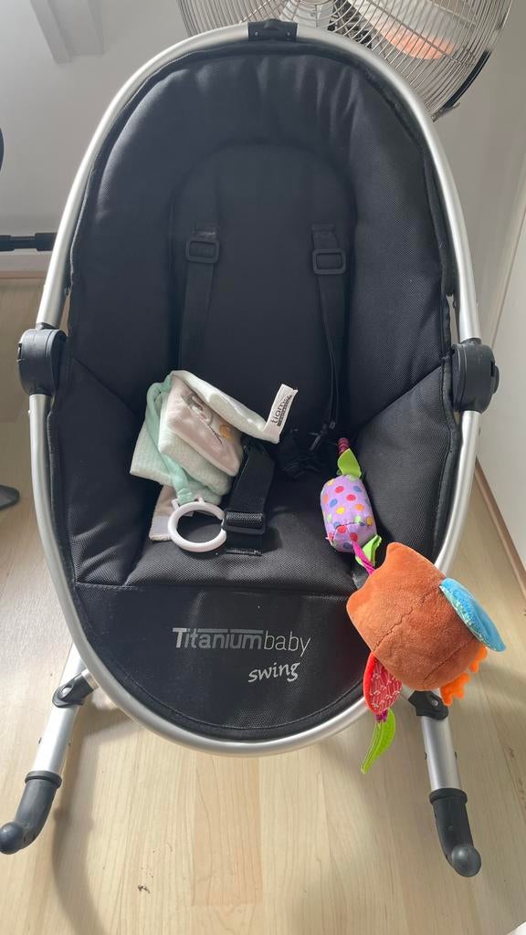 Titanium baby swing, Kinderen en Baby's, Wipstoeltjes, Ophalen, Gebruikt