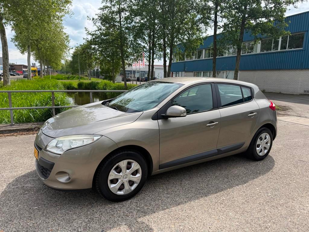 Renault Mégane 1.6 Expression!2010!5-deurs!Airco!Navigatie!, Electronic Stability Program (ESP), Gebruikt, 4 cilinders, Beige