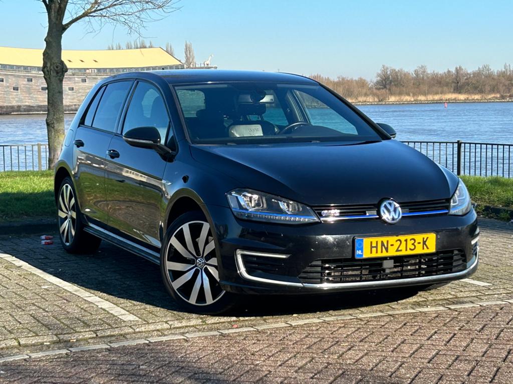 Volkswagen Golf 1.4 TSI Phev 204pk 5D DSG 2015 Zwart, Auto's, Zwart, Zwart, 1395 cc, 1499 kg