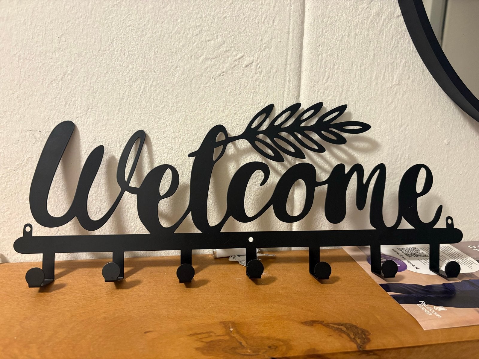 Zwarte metalen 'Welcome' wandkapstok met 6 haken, Huis en Inrichting, Wandkapstok, Ophalen of Verzenden, Zo goed als nieuw, Minder dan 100 cm