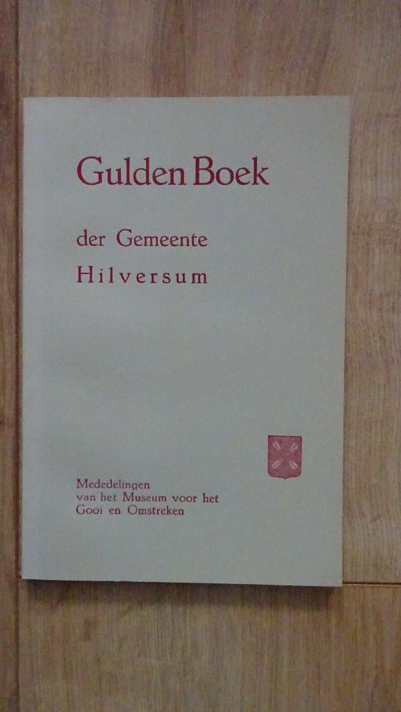 Gulden Boek der Gemeente Hilversum 1955, Ophalen of Verzenden, Gelezen