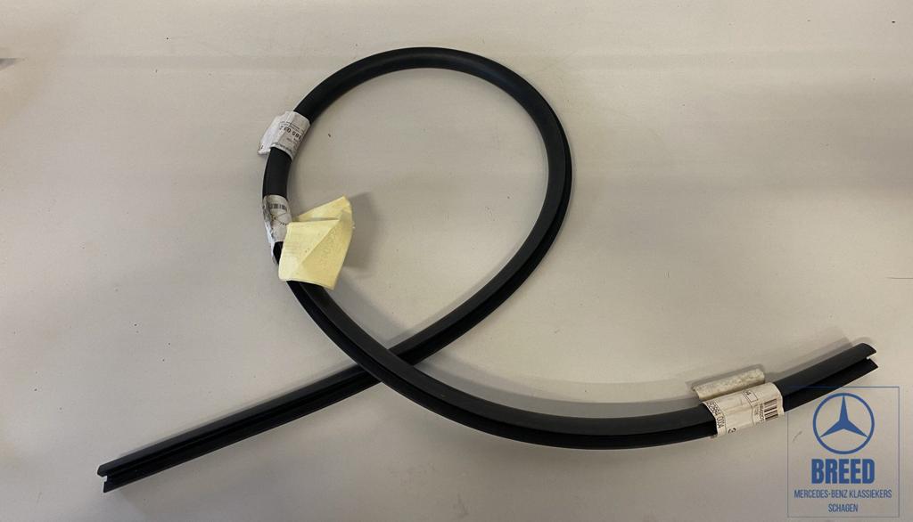 NOS bumperrubber voor Mercedes-Benz W116 boven, -, Nieuw, Ophalen of Verzenden, -
