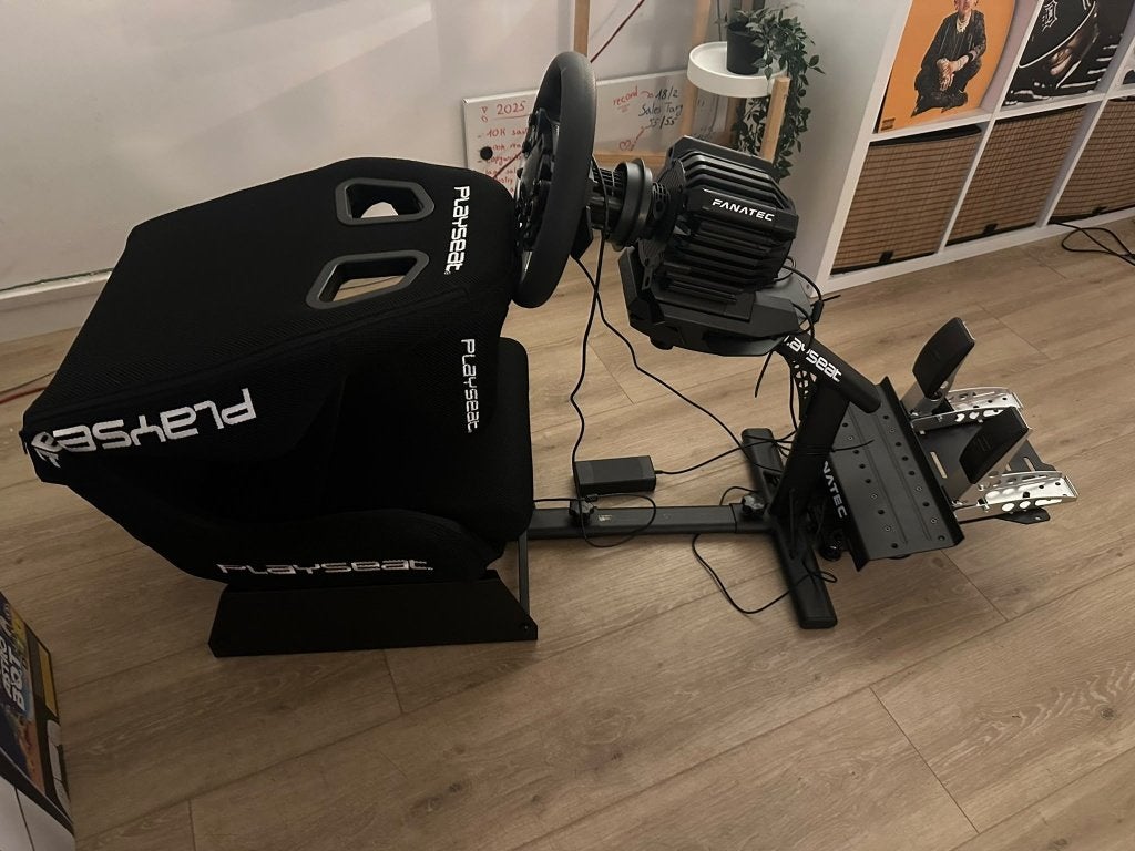 Fanatec GT DD Pro + Playseat Evolution