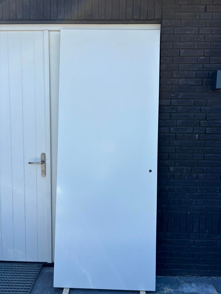 SVEDEX opdekdeur 231,5 x 90,5cm / links draaiend. RAL9010., Doe-het-zelf en Verbouw, Deuren en Horren, Ophalen, Zo goed als nieuw