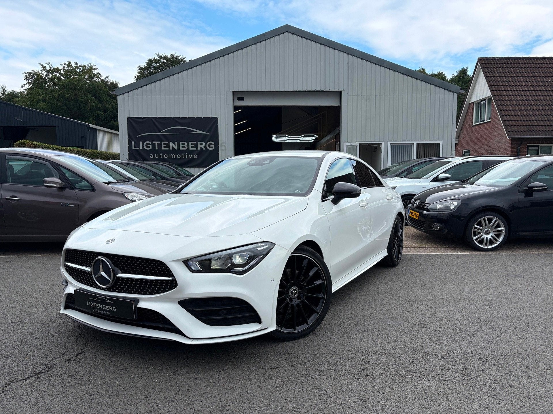 Mercedes-Benz CLA-klasse 180 Premium Plus 10 INCH WIDESCREEN, CLA, 136 pk, Gebruikt, 4 cilinders