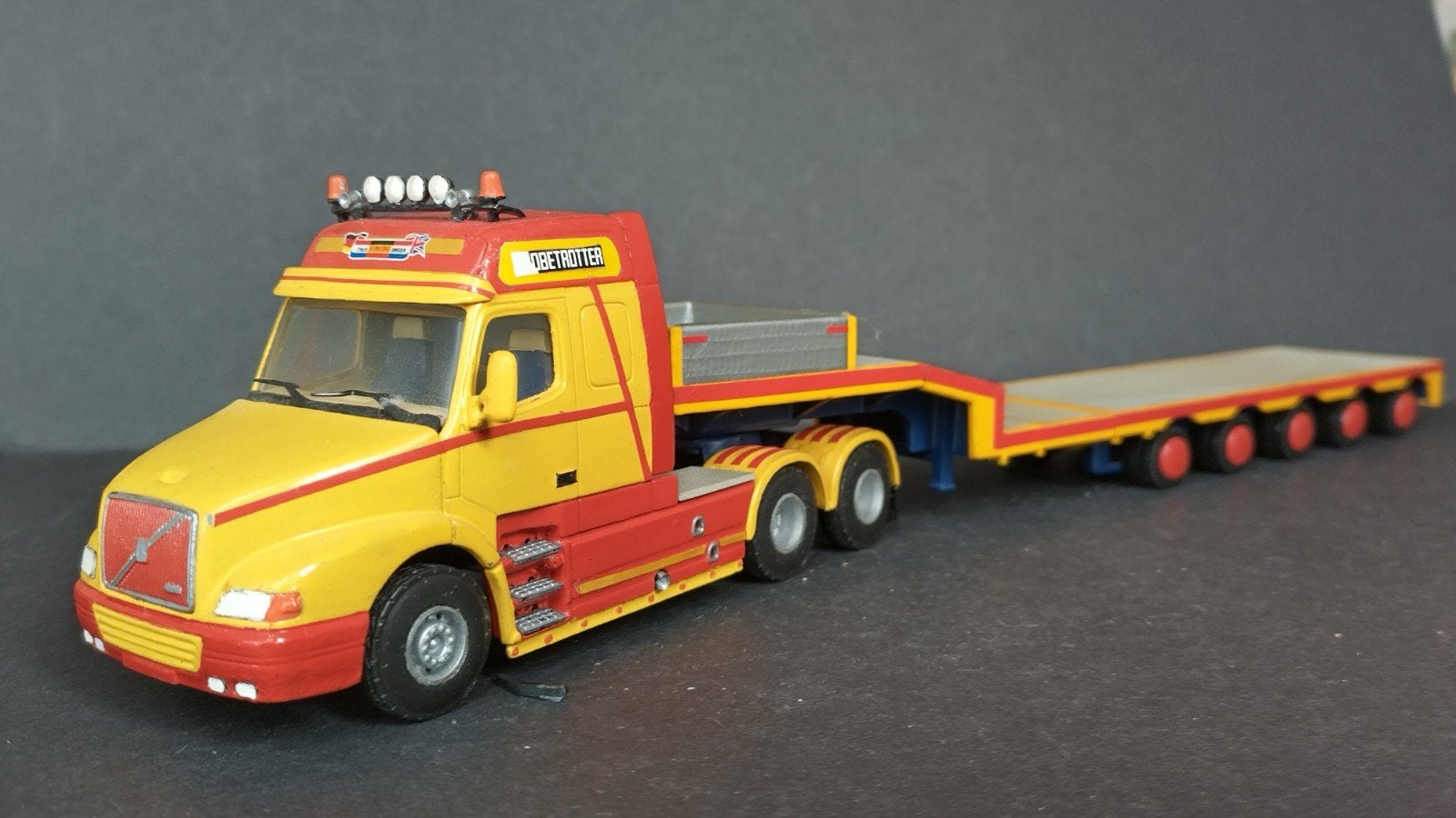 Volvo NH 12 met dieplader zwaar transport 1:50 Pol, Overige merken, Verzenden, ., Zo goed als nieuw
