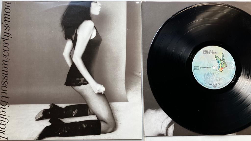 CS1 Carly Simon Plaing possum GERM75 €10, Fotohoes, Ophalen of Verzenden, Zo goed als nieuw, 12 inch