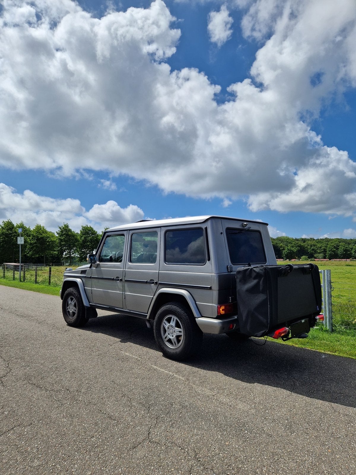 Thule Outset showroommodel - Nieuwstaat!, Caravans en Kamperen, Tenten, Ophalen, Tot en met 2, Info@autodaktentwestland.nl, Zo goed als nieuw