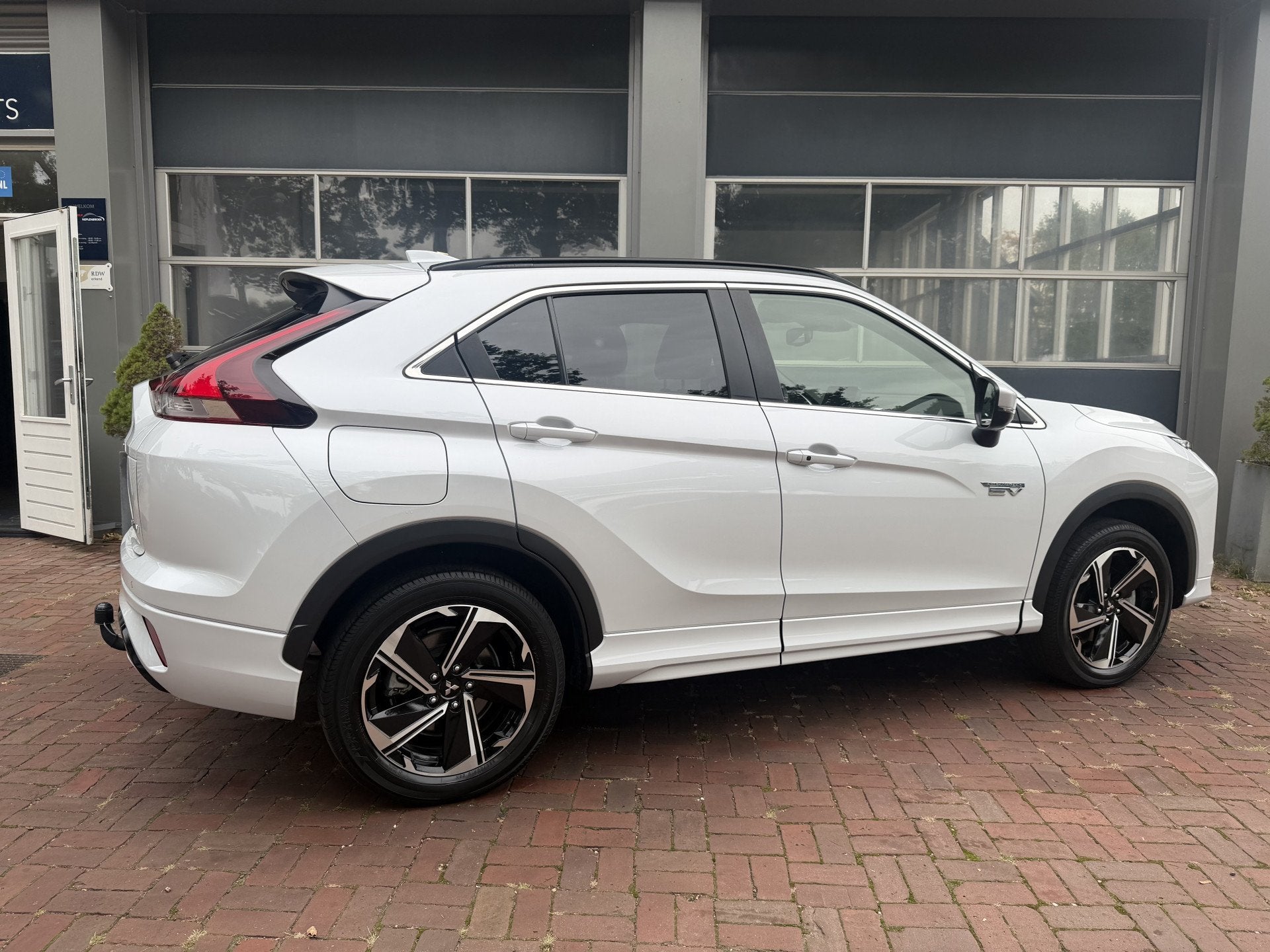 Mitsubishi Eclipse Cross 2.4 PHEV Executive Bj 2024 Km 36.14, Auto's, Automaat, Dealer onderhouden, 4 cilinders, Leder en Stof