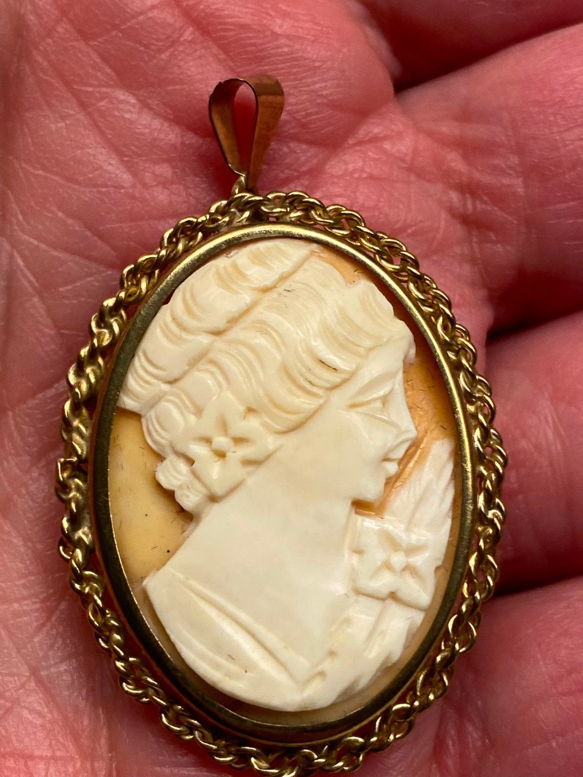 Antieke camee dame geel goud, Verzenden, Goud