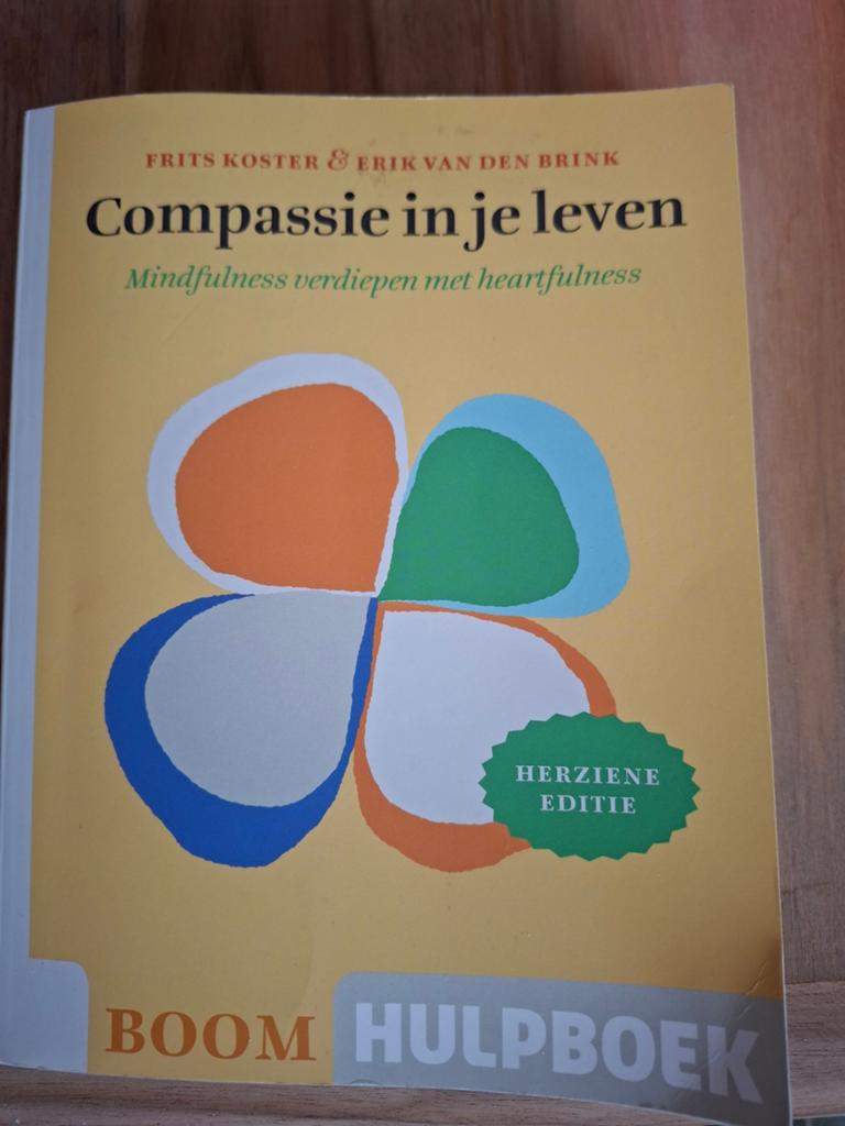 Compassie in je leven - Mindfulness verdiepen, Boeken, Ophalen of Verzenden, Zo goed als nieuw, Erik van den Brink; Frits Koster