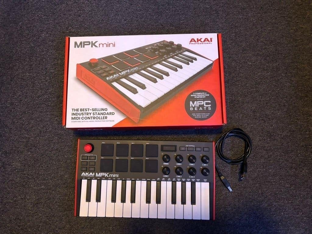 AKAI Professional MPK mini Play MK3, Muziek en Instrumenten, Ophalen of Verzenden, Zo goed als nieuw